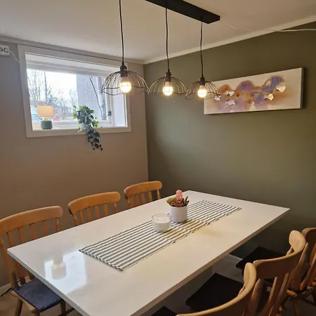 Spacious 2-bedroom Near Nord - Free Parking Leilighet *