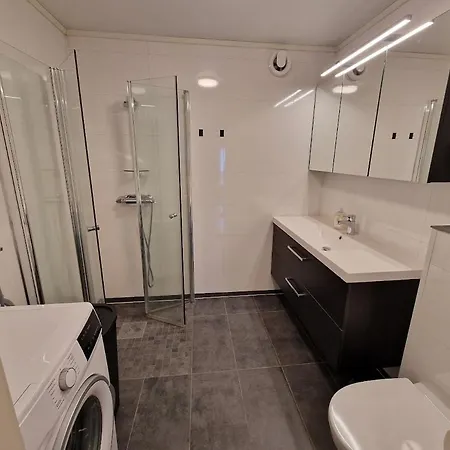 Spacious 2-bedroom Near Nord - Free Parking Leilighet Bodø