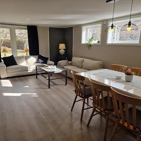 Spacious 2-bedroom Near Nord - Free Parking Leilighet